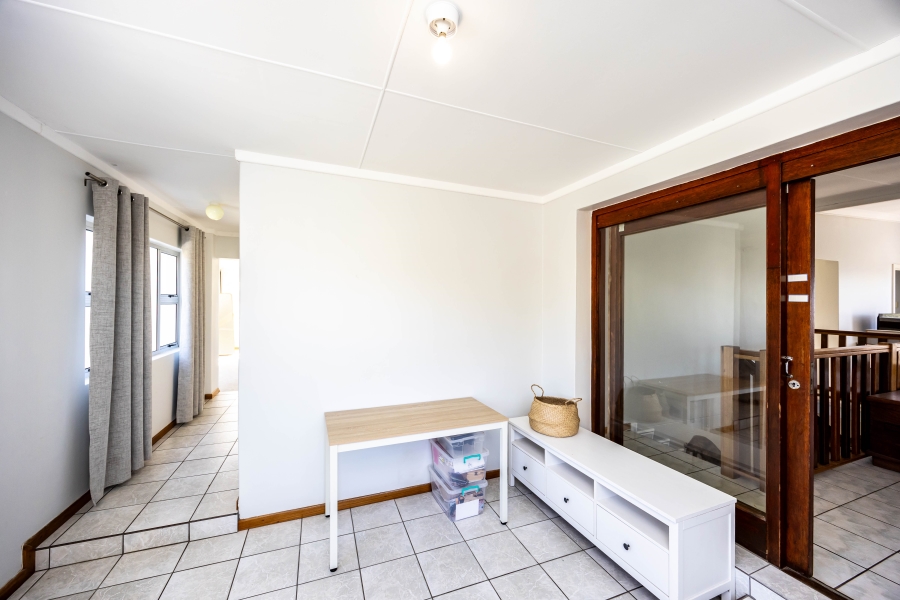 To Let 4 Bedroom Property for Rent in Kidds Beach Eastern Cape